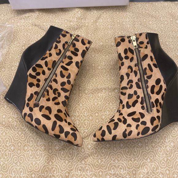 Steve Madden leopard print wedge boots - Picture 3 of 5